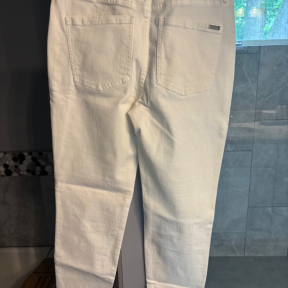 WHBM, NWT white skinny jeans, size 4. - Picture 3 of 4